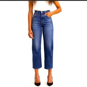 Levi's Ribcage Straight Ankle. Super High-Rise Dark Wash w/ whiskering. W31xL27